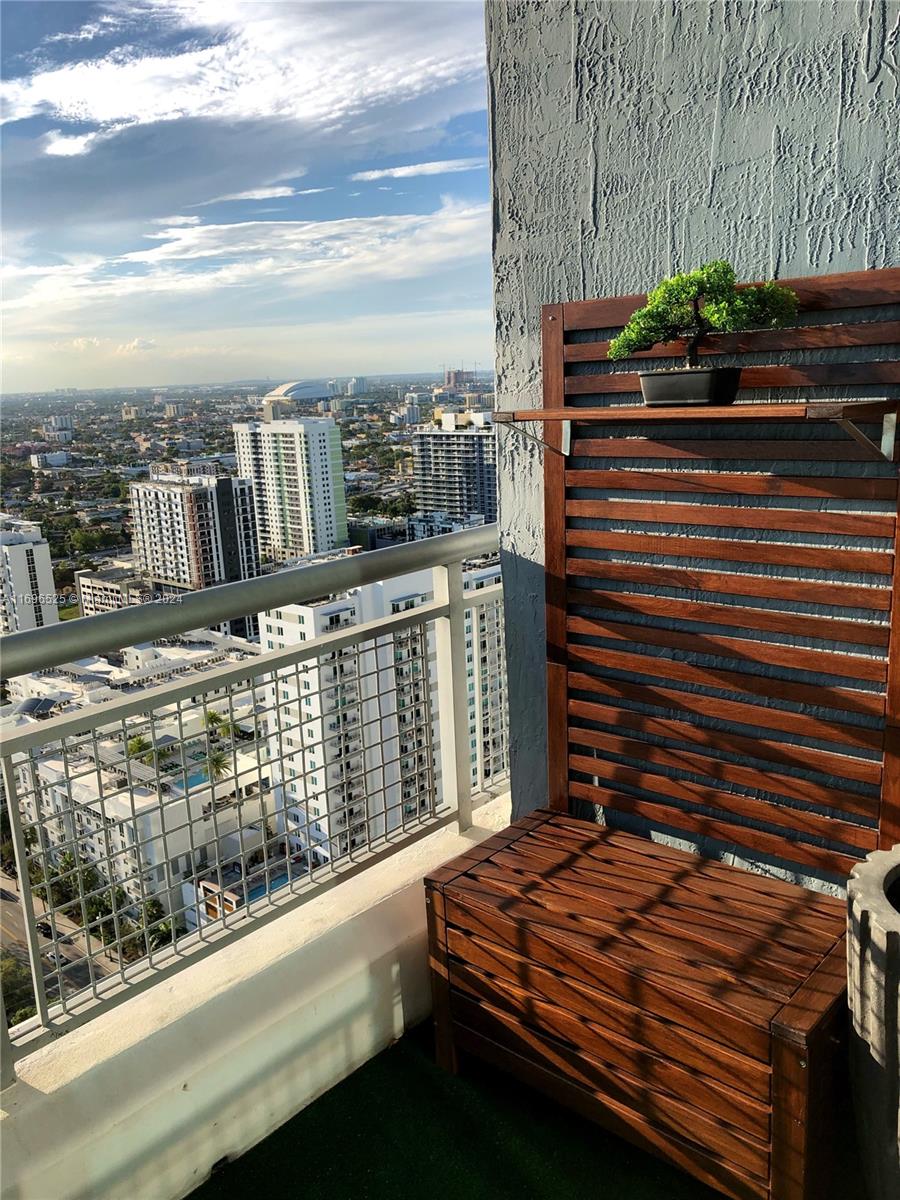 60 SW 13th St #3009, Miami FL 33130