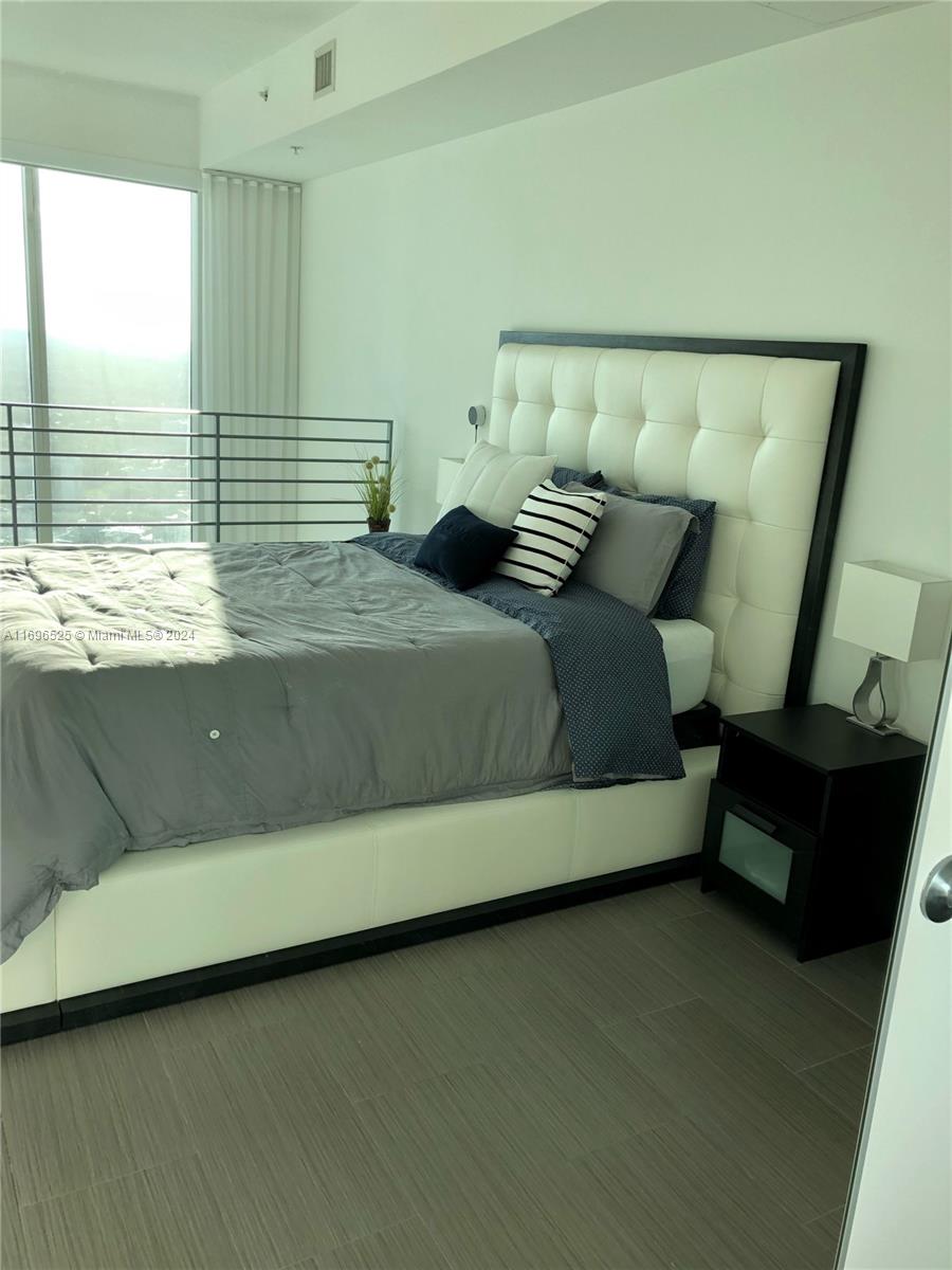 60 SW 13th St #3009, Miami FL 33130