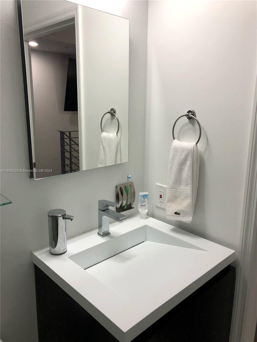 60 SW 13th St #3009, Miami FL 33130