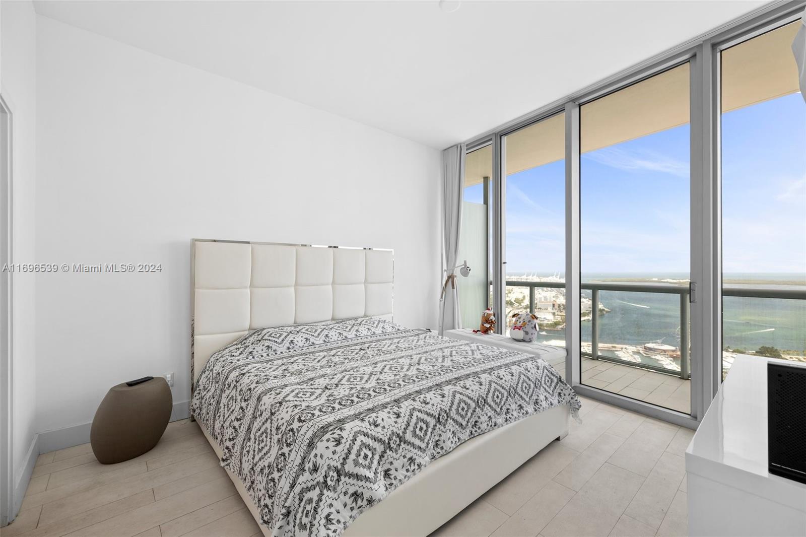 888 Biscayne Blvd #5002, Miami FL 33132