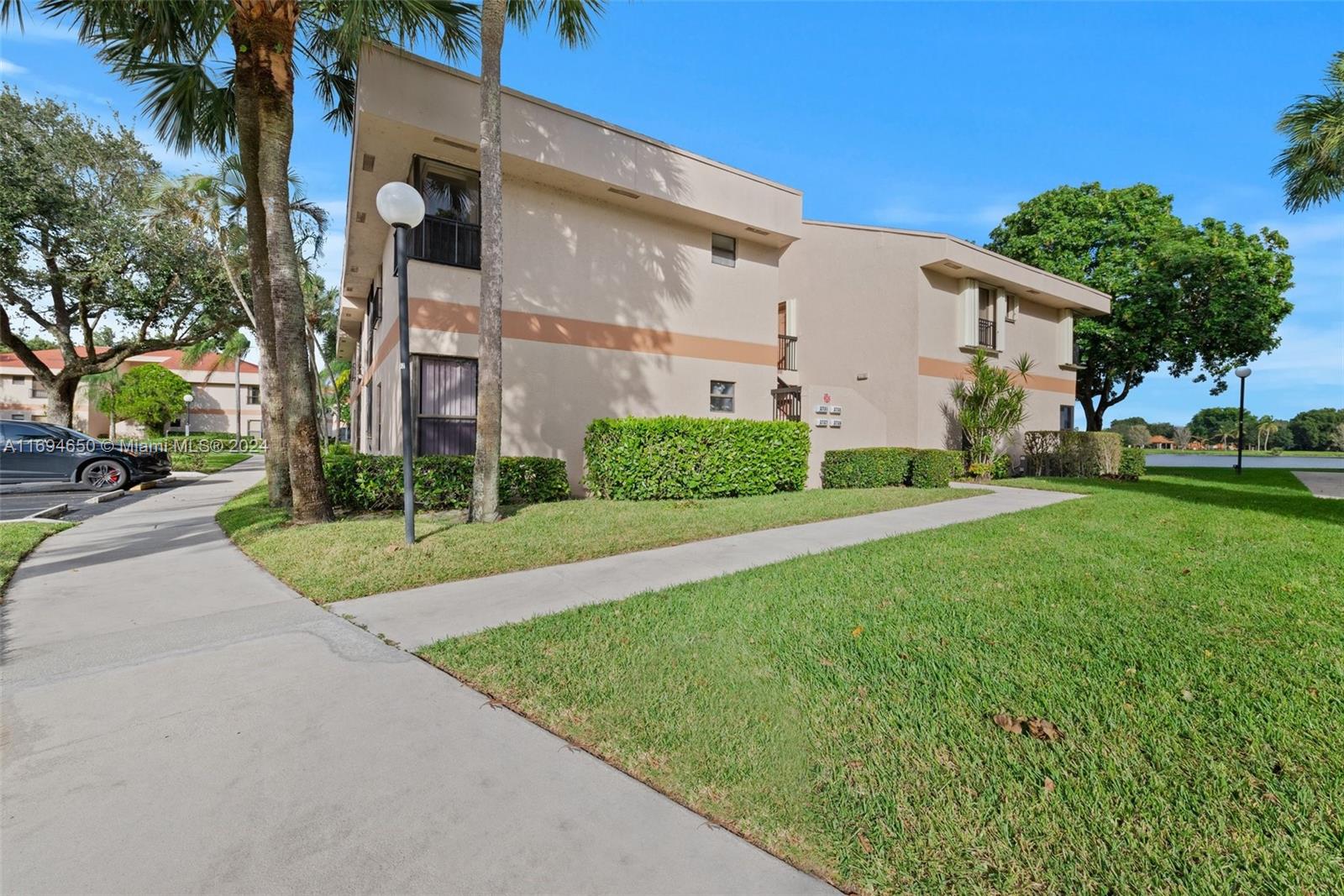 2731 S Carambola Cir S #1906, Coconut Creek, Florida image 28