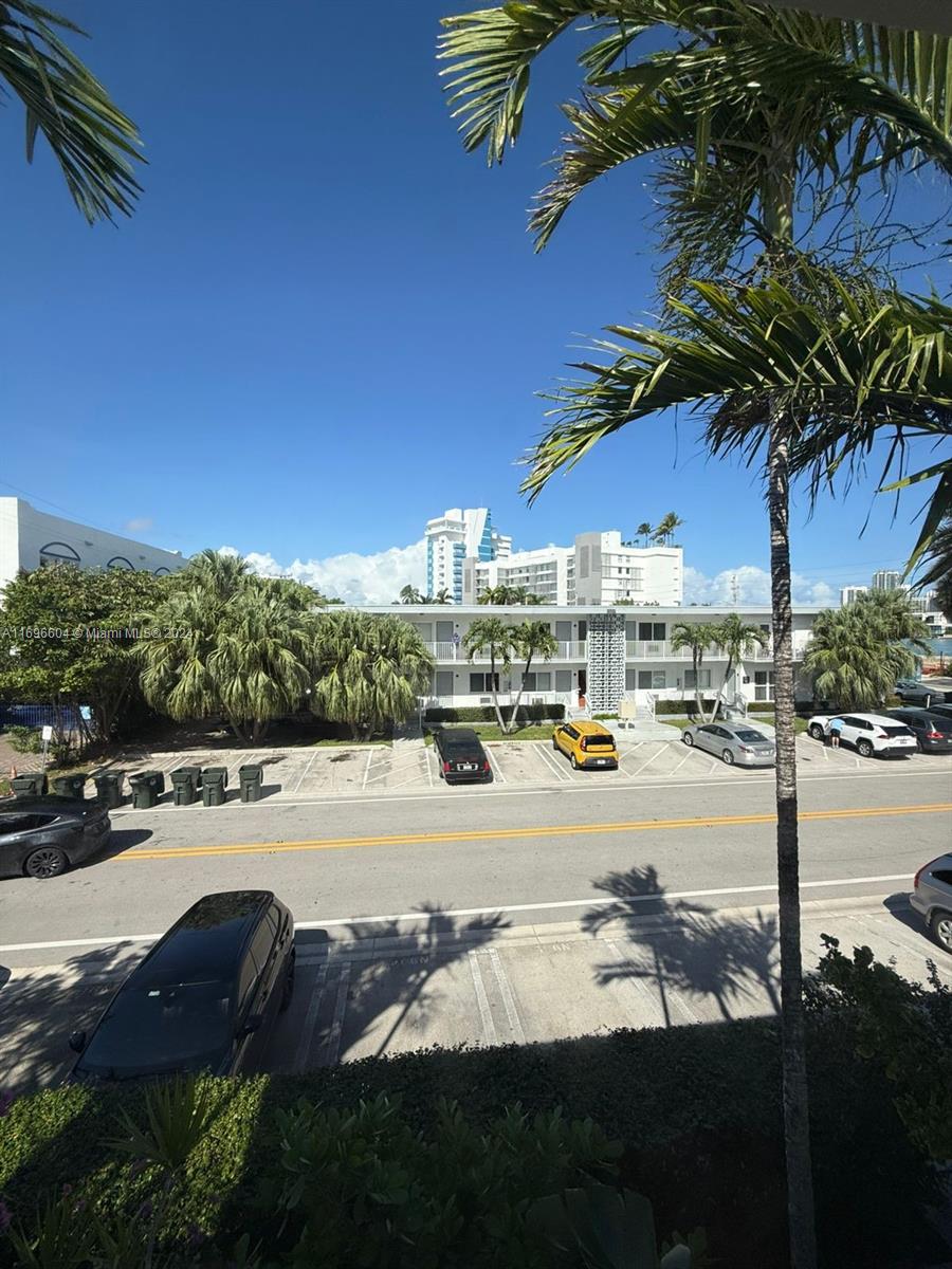 Residential, Bay Harbor Islands, Florida image 15