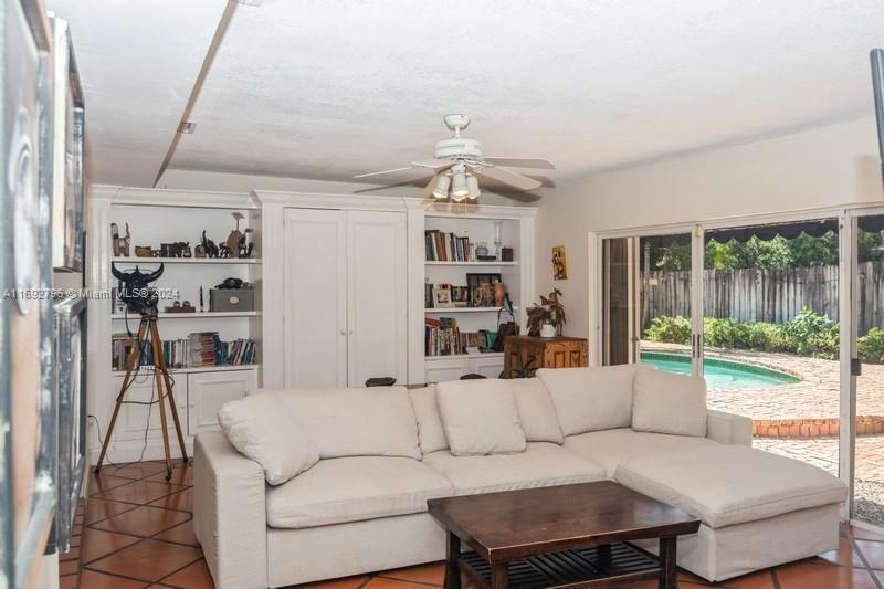 Listing Photo 12