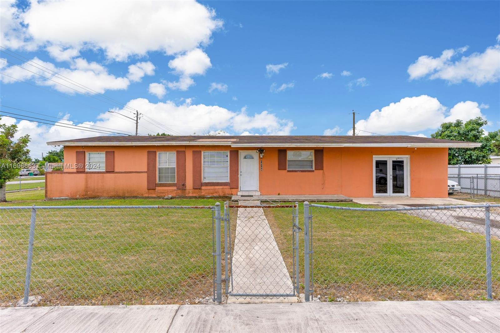 Spacious 4-bedroom, 2-bathroom home situated on a large 11,021 sq ft lot in Homestead. This 1,400 sq ft under-air home features a bright and open floor plan, with generous living spaces and modern stainless steel appliances in the kitchen. The sizable bedrooms offer ample room for comfort, while the expansive backyard provides endless possibilities for outdoor living and entertaining. Located in a desirable area with easy access to local amenities, this well-maintained home is perfect for families seeking space and convenience. Don’t miss the opportunity to make this gem your own!