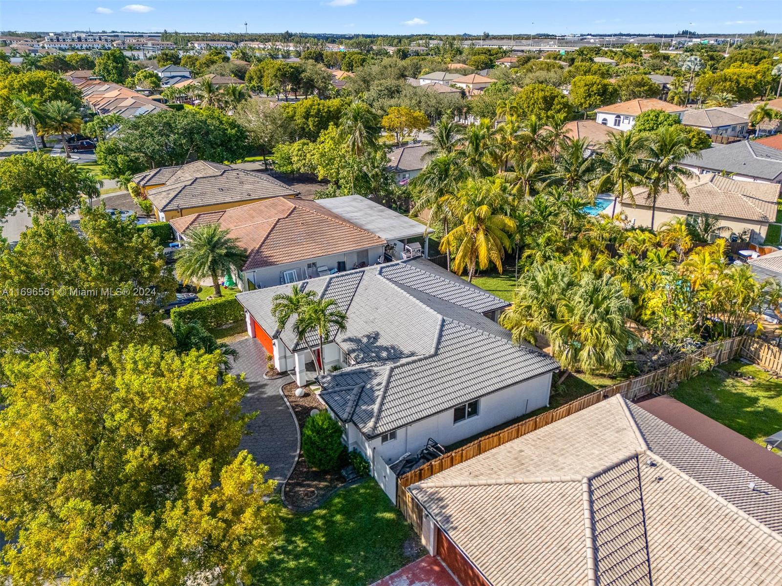 8939 NW 165th Ter, Miami Lakes, Florida image 4