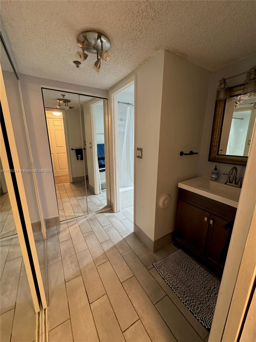 20515 E Country Club Dr #148, Aventura, Florida image 2