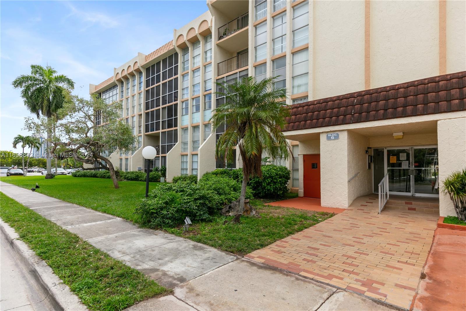 2000 Atlantic Shores Blvd #502, Hallandale Beach, Florida image 1