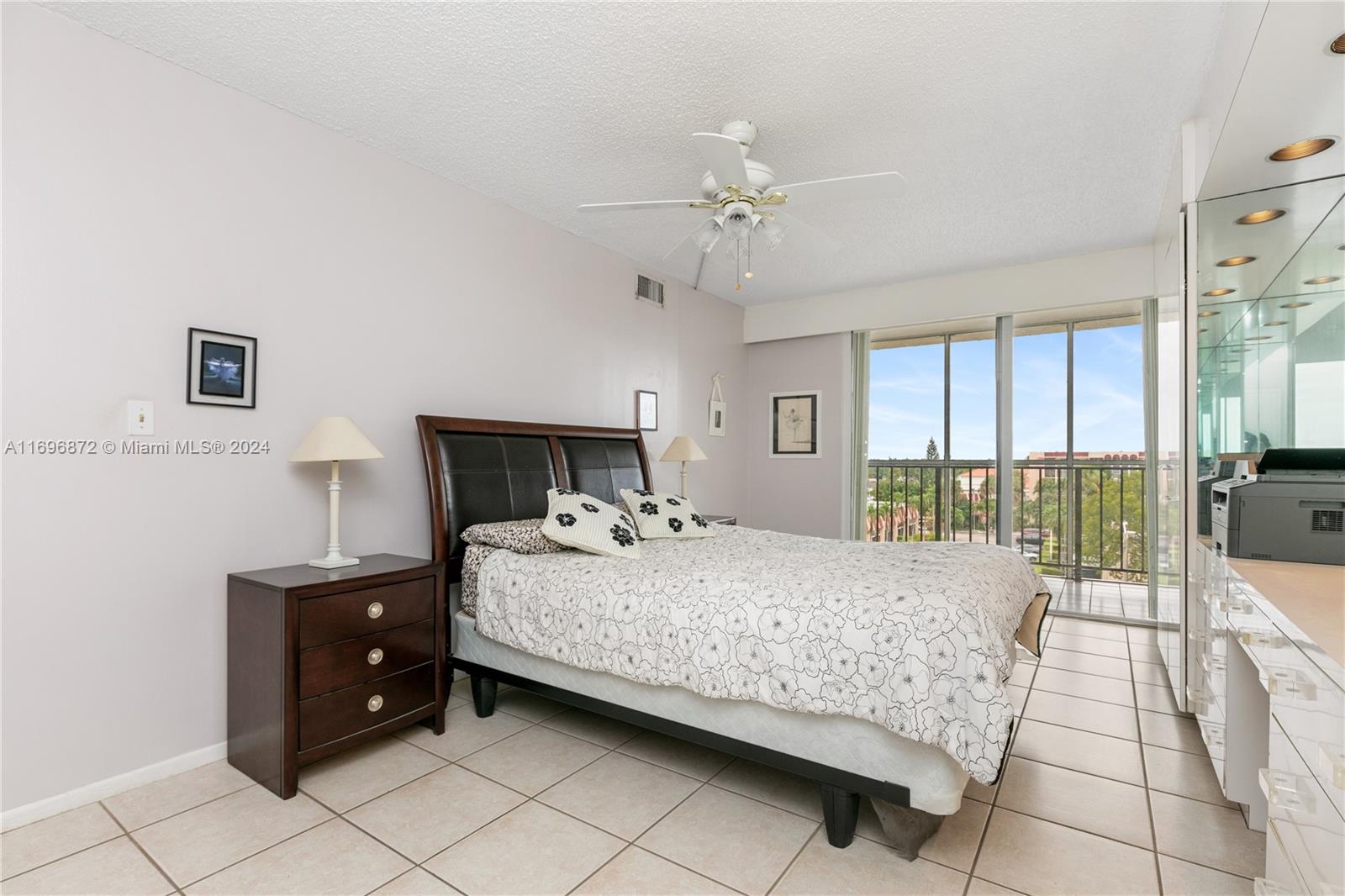 2000 Atlantic Shores Blvd #502, Hallandale Beach, Florida image 15