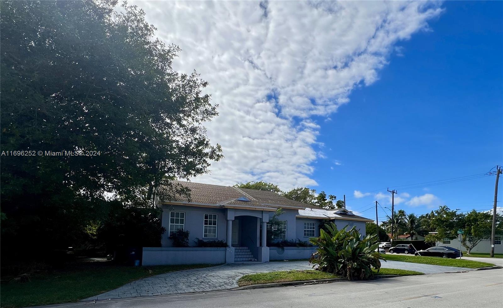 424 90th St, Surfside, Florida image 4