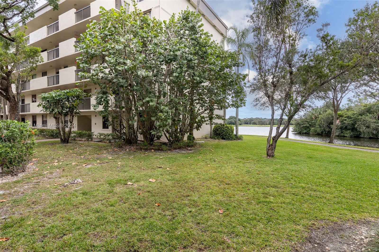 2907 S Carambola Cir S #105, Coconut Creek, Florida image 20