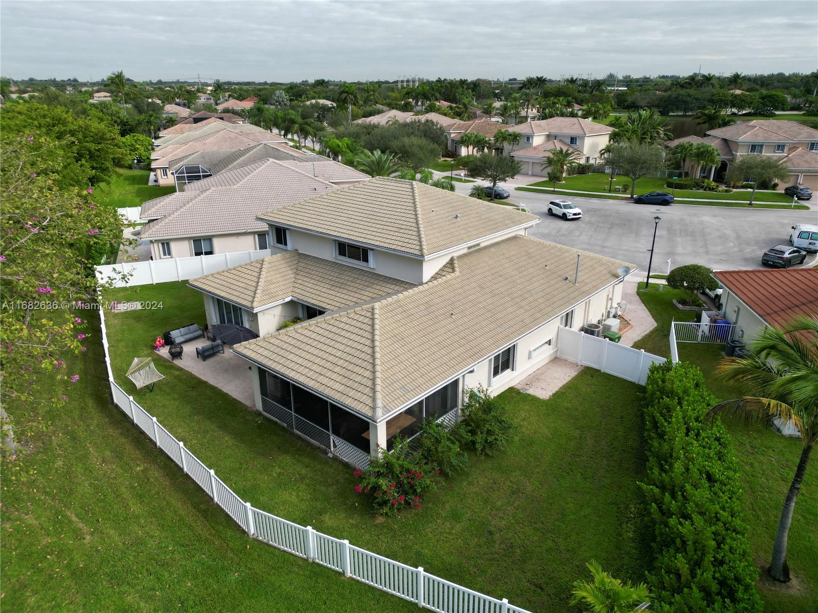 6893 SW 194th Ave, Pembroke Pines, Florida image 2