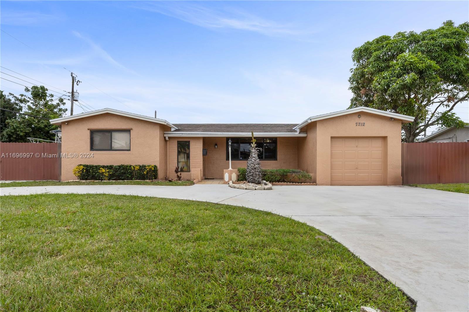 7712 Biltmore Blvd, Miramar, Florida image 1