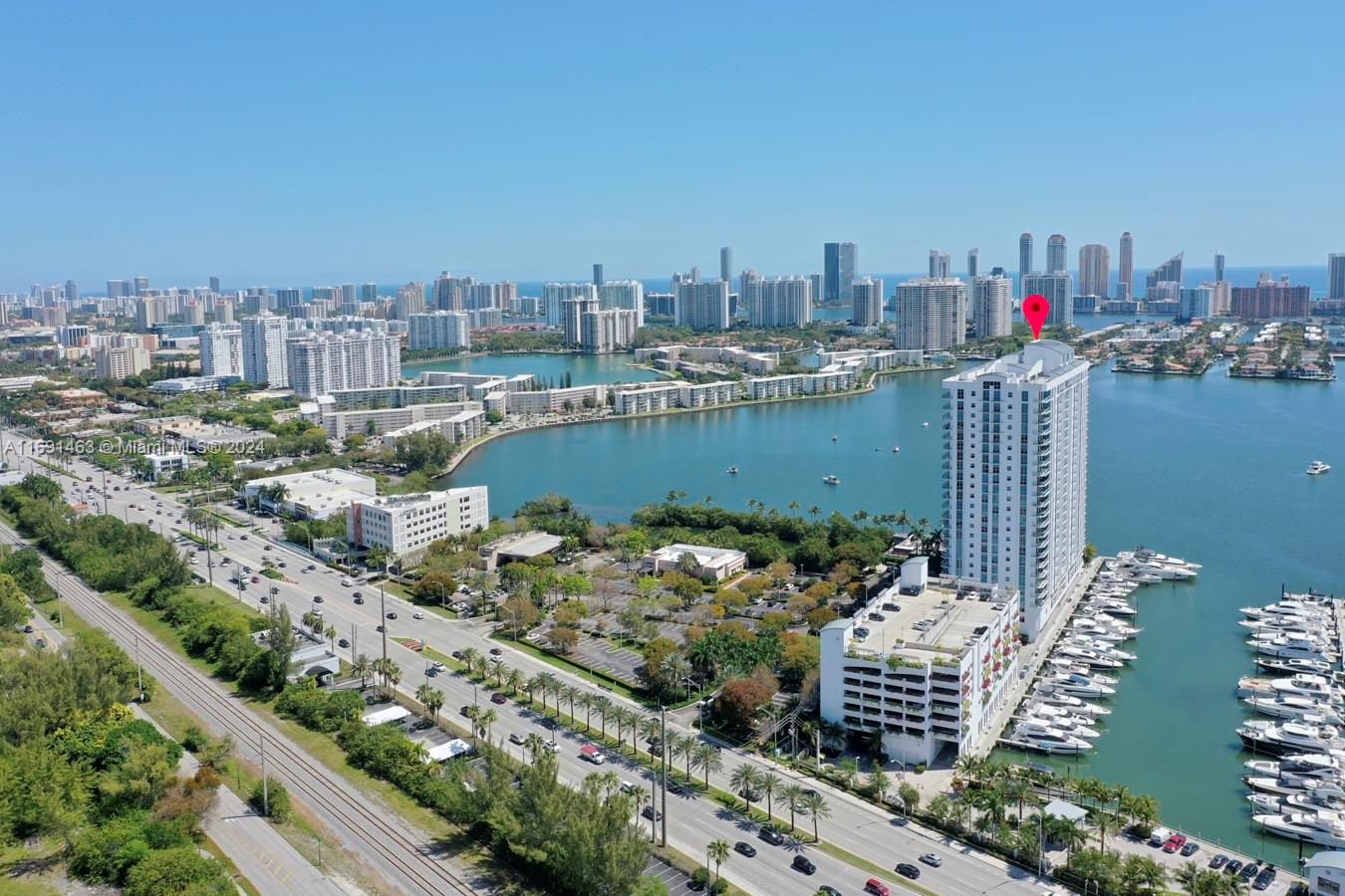 Beautiful building, with nice swimming pool, Spa, private marina and boat club for residents. 2 bedrooms with convertible den, 3 bath, with premium finishes, imported kitchen, bathroom, 10 ft ceilings, assigned parking plus valet and AC storage.