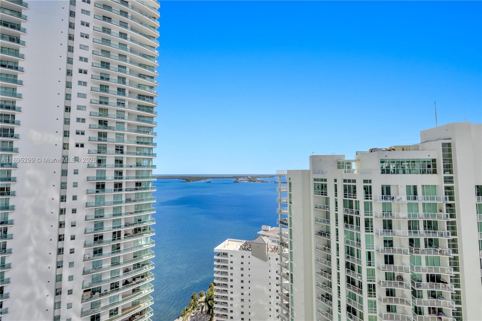 1300 Brickell Bay Dr #2805, Miami FL 33131