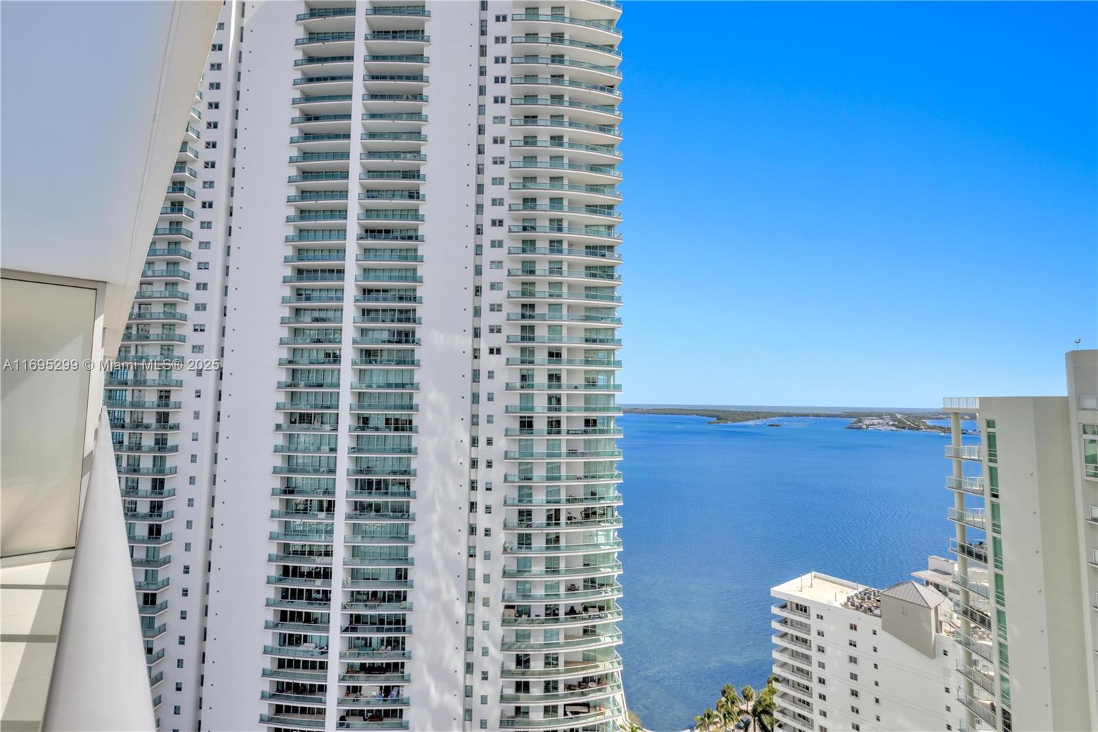 1300 Brickell Bay Dr #2805, Miami FL 33131