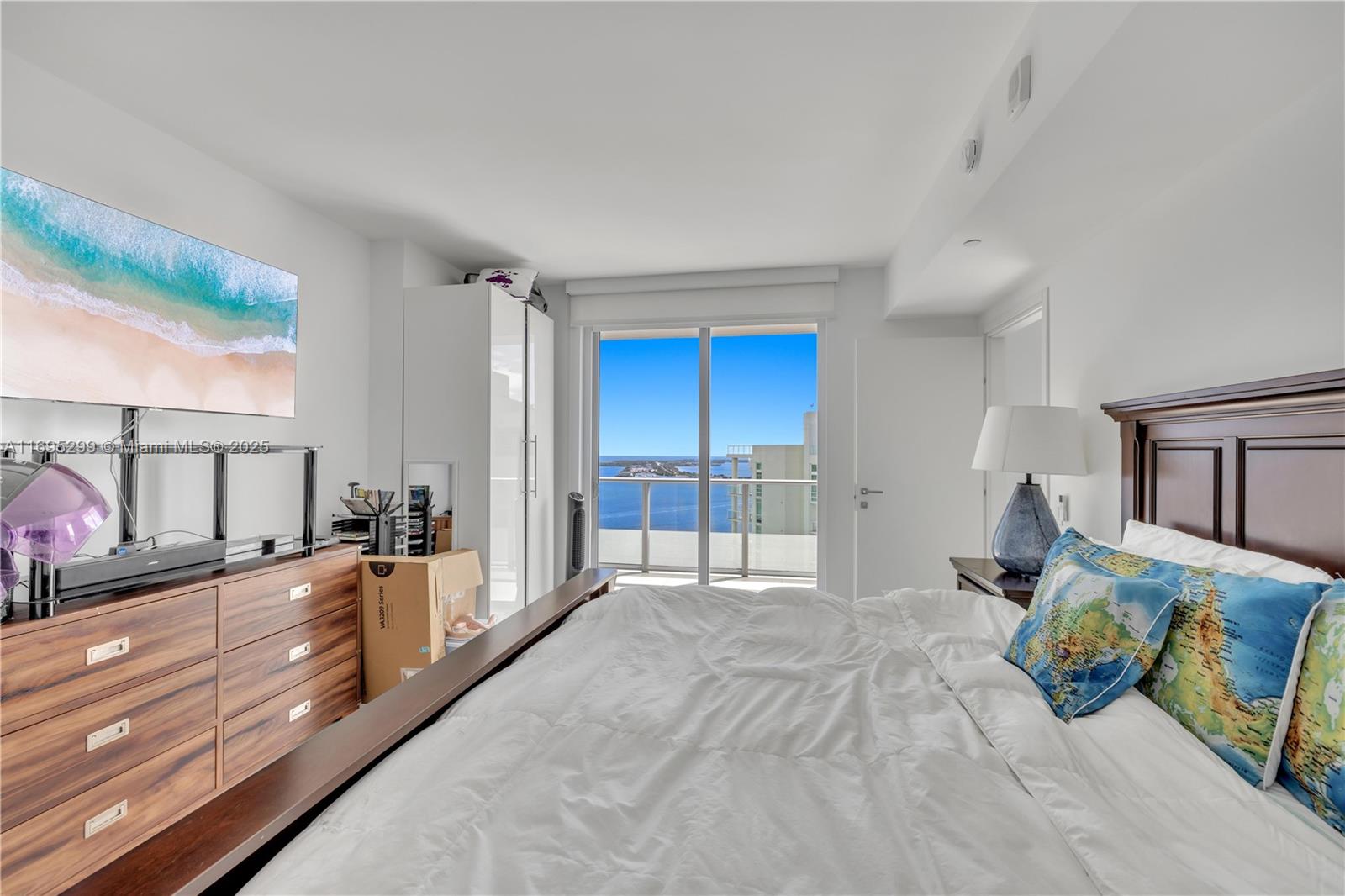 1300 Brickell Bay Dr #2805, Miami FL 33131