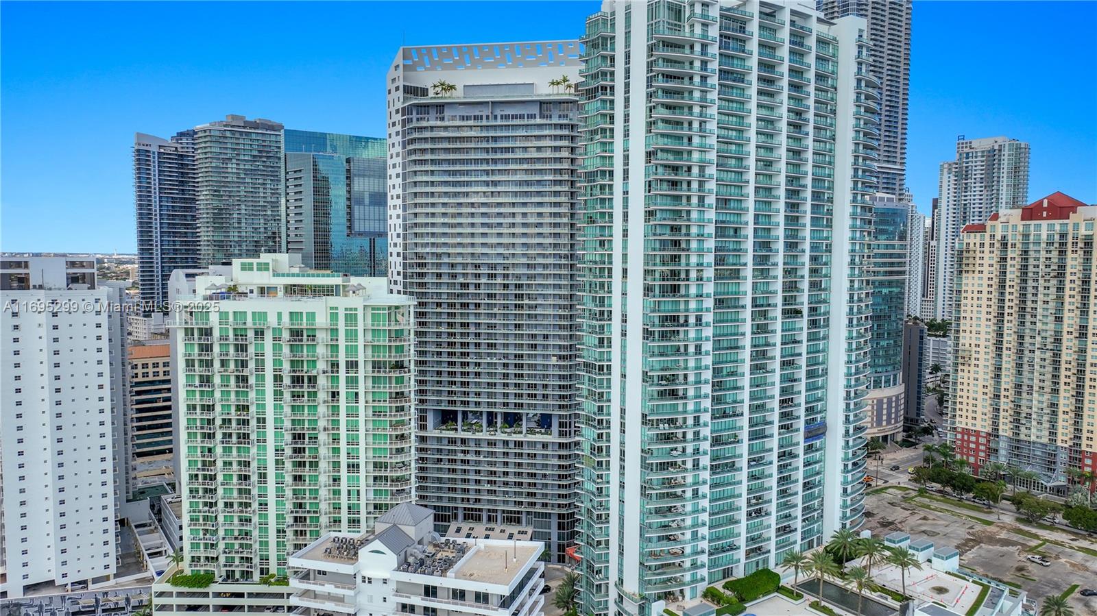 1300 Brickell Bay Dr #2805, Miami FL 33131