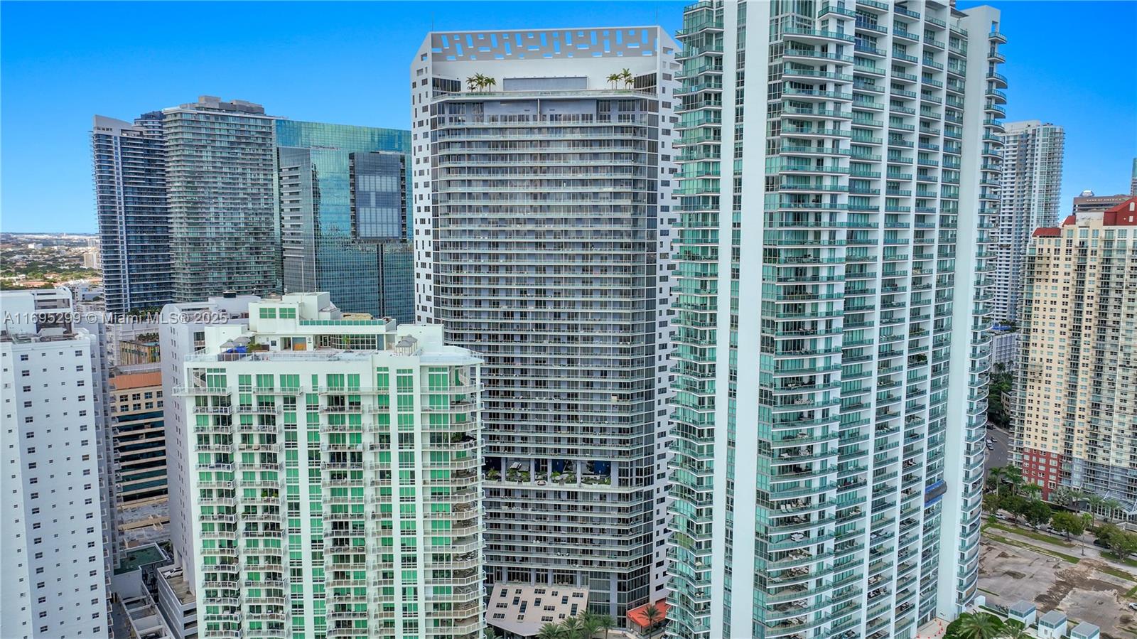 1300 Brickell Bay Dr #2805, Miami FL 33131