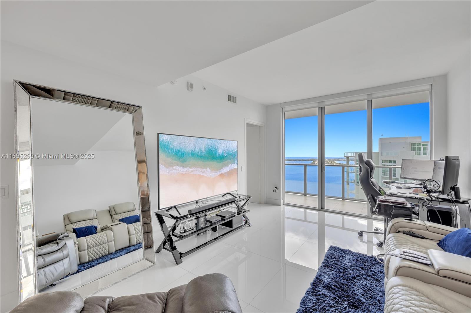 1300 Brickell Bay Dr #2805, Miami FL 33131
