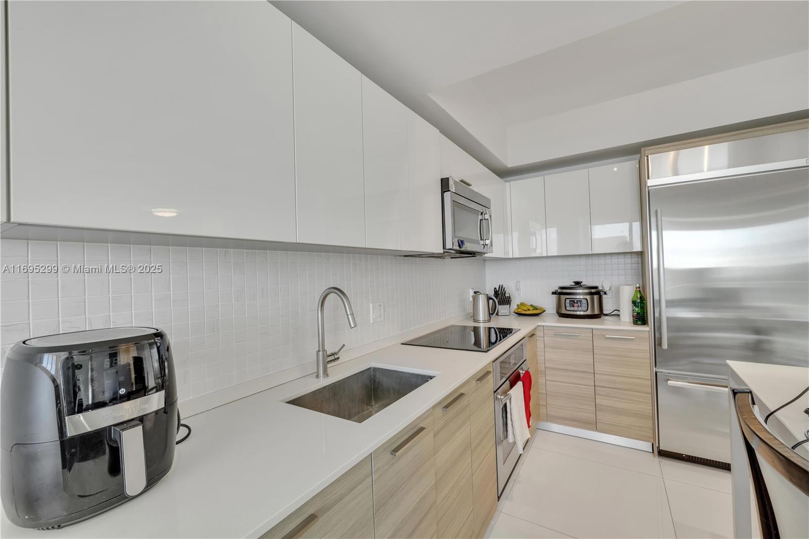 1300 Brickell Bay Dr #2805, Miami FL 33131