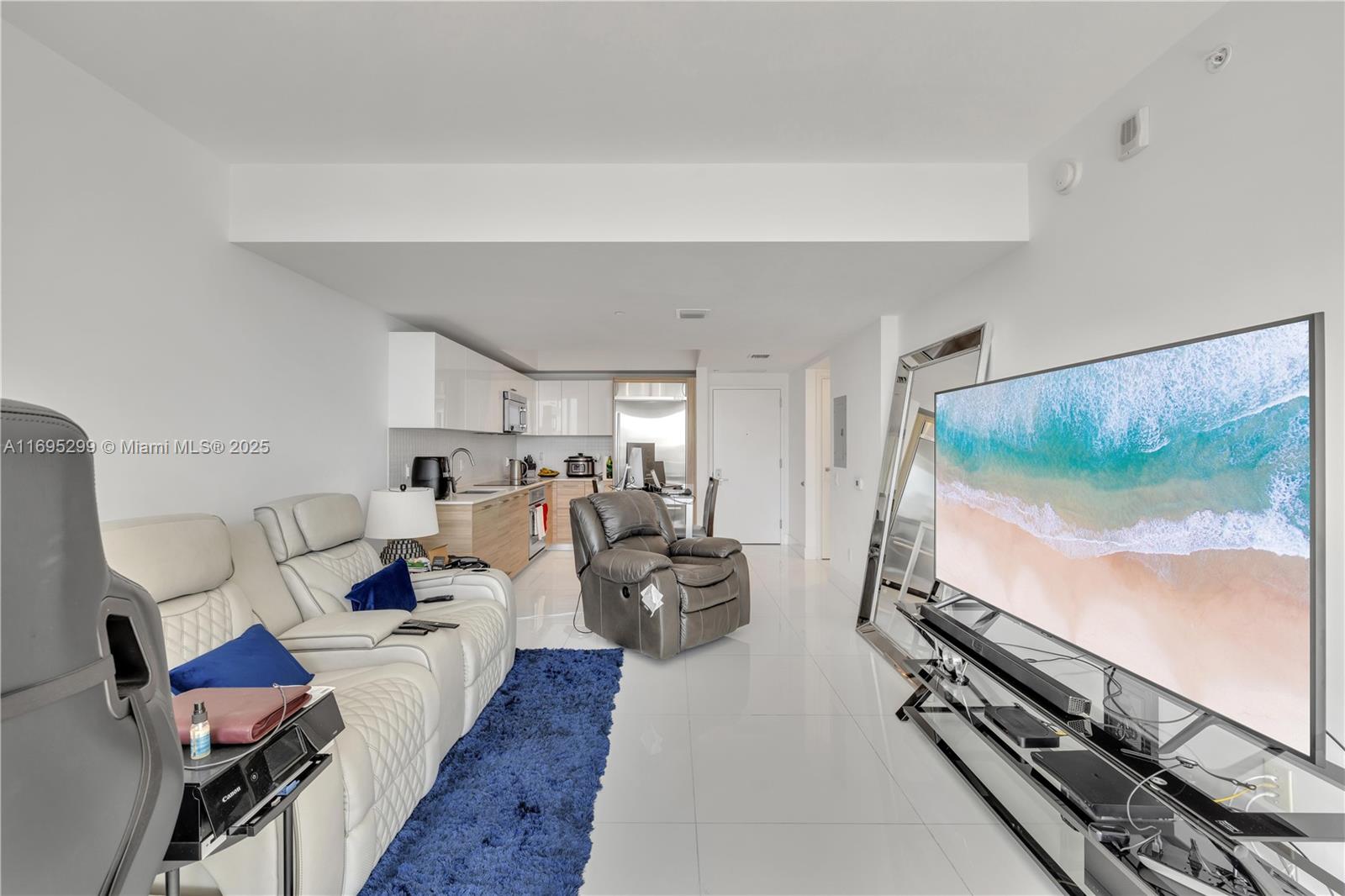 1300 Brickell Bay Dr #2805, Miami FL 33131