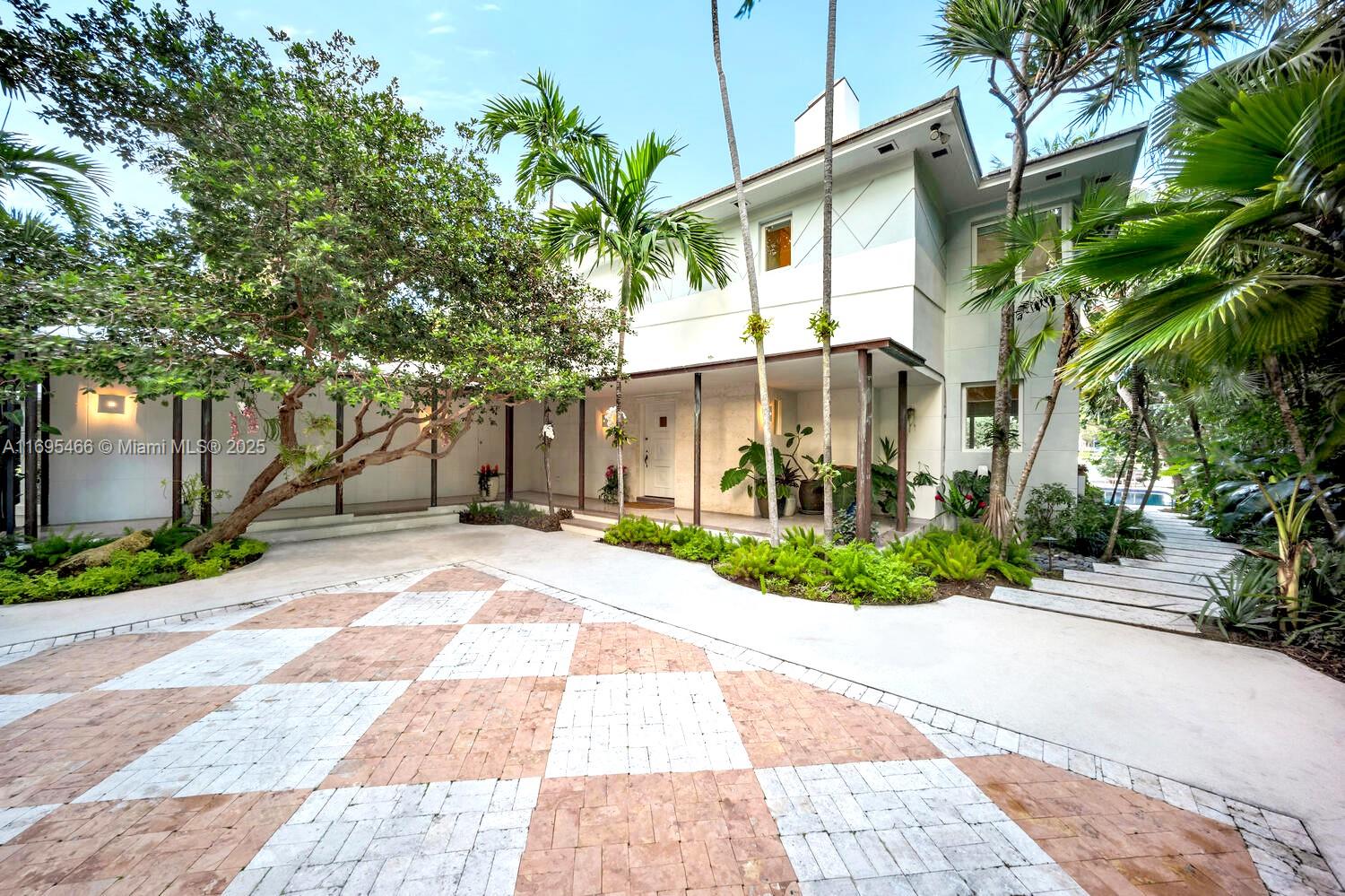 6165 Pine Tree Dr, Miami Beach, Florida image 2