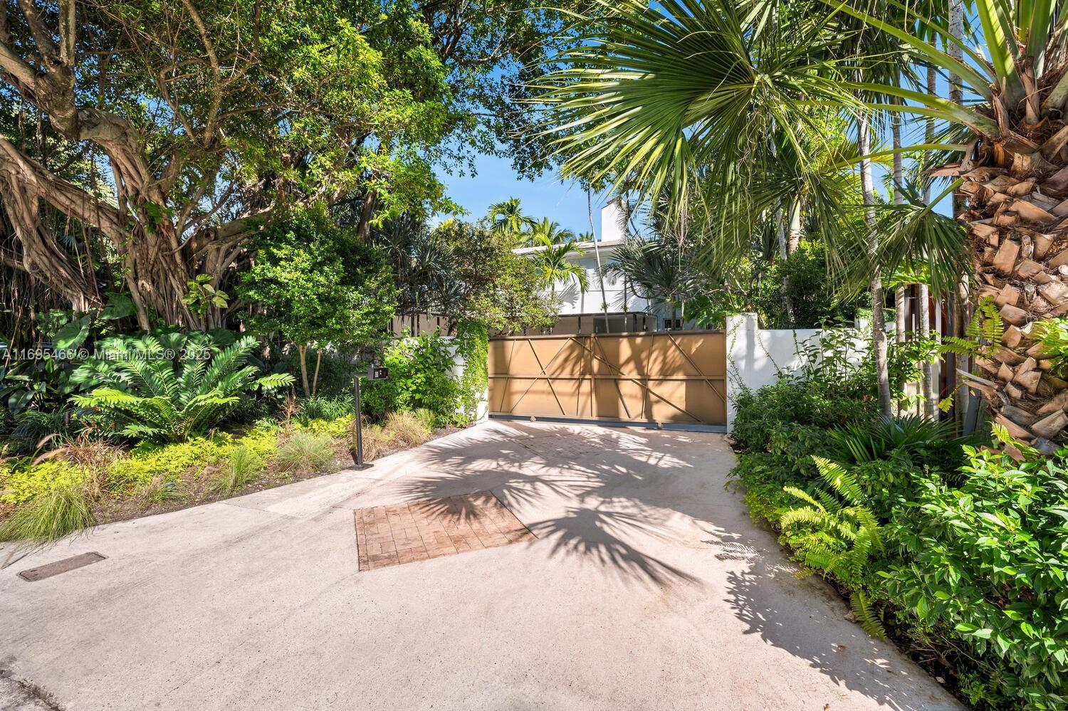 6165 Pine Tree Dr, Miami Beach, Florida image 24