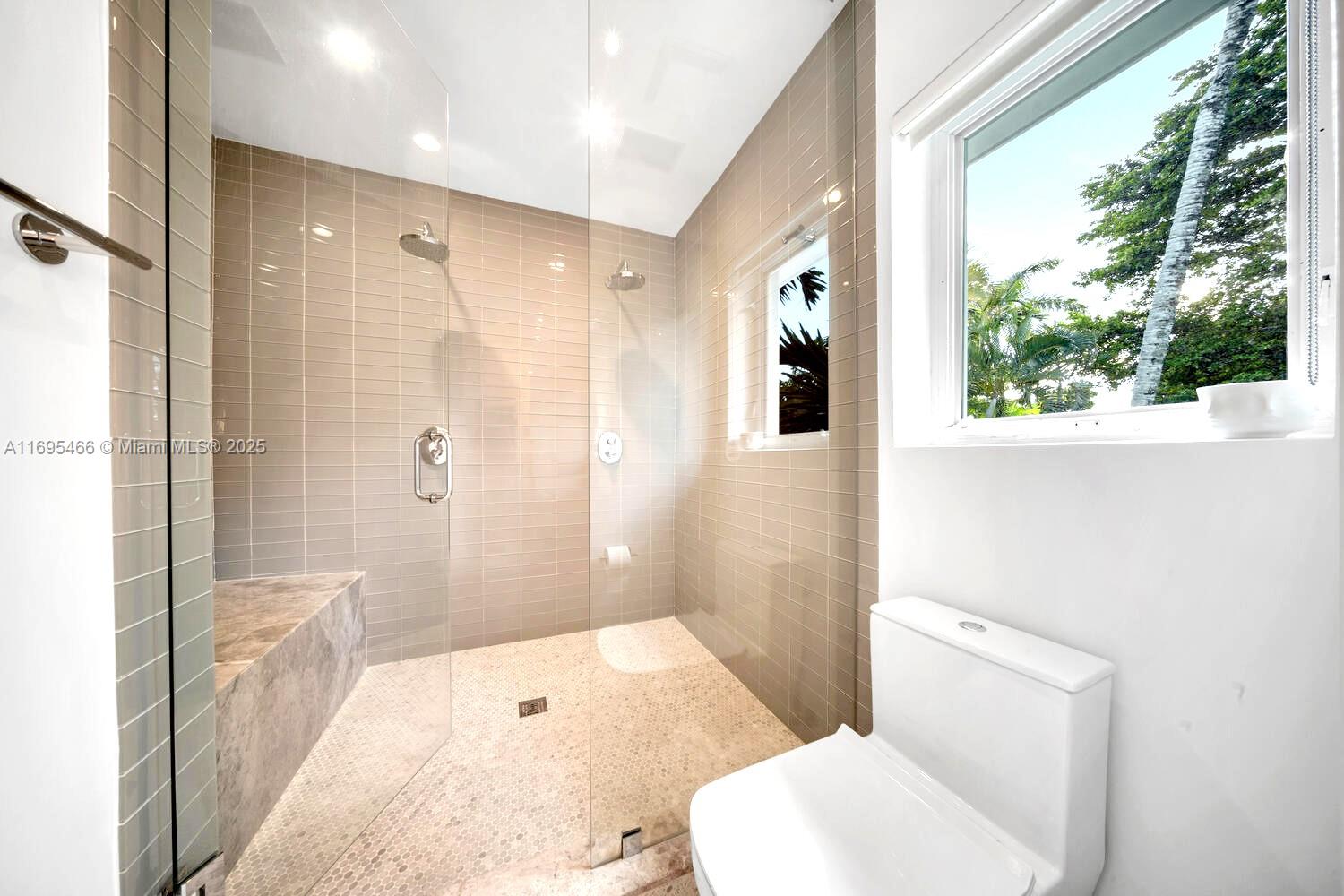 6165 Pine Tree Dr, Miami Beach, Florida image 25