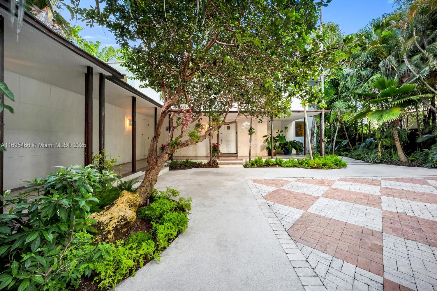 6165 Pine Tree Dr, Miami Beach, Florida image 3