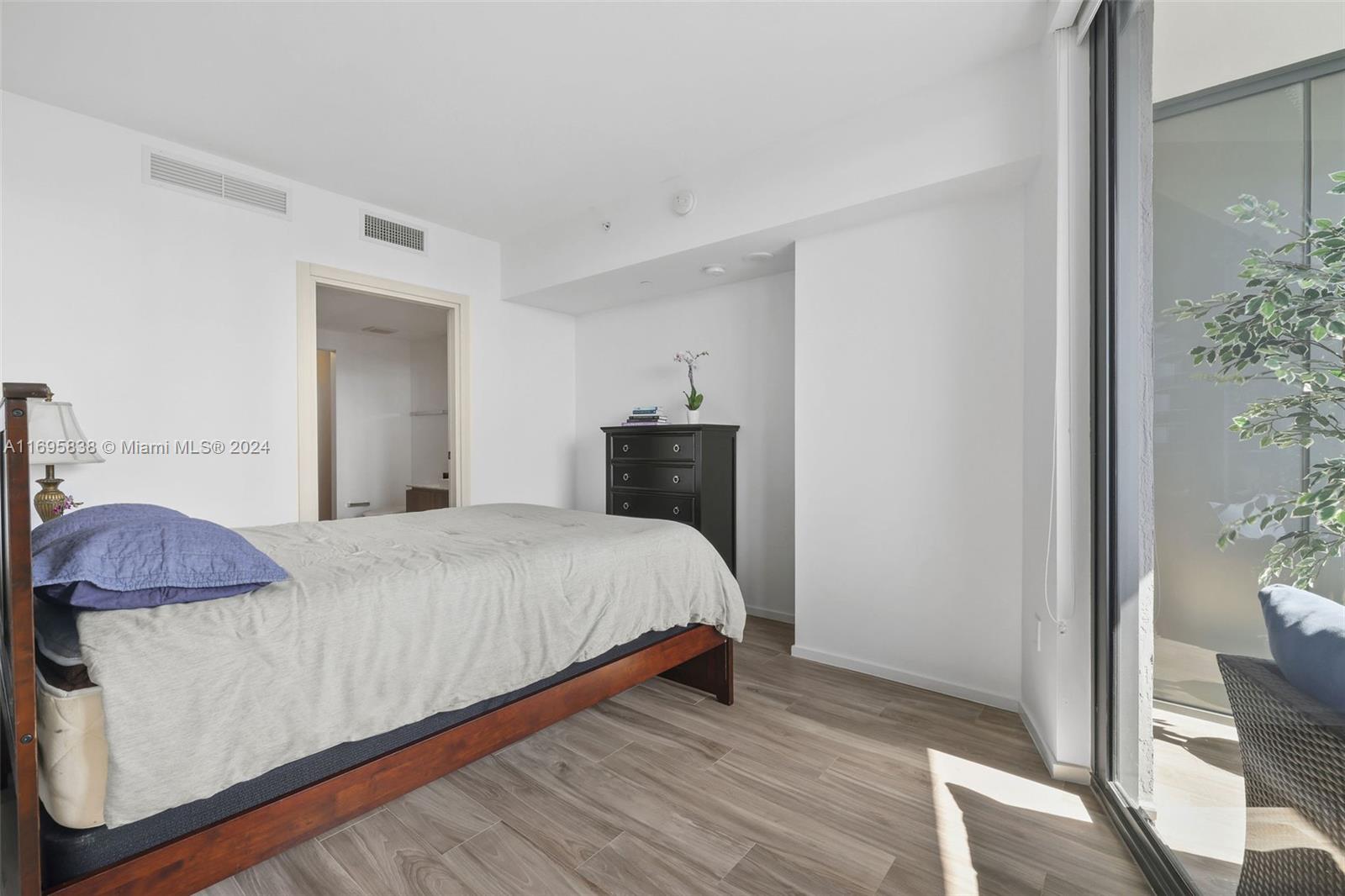 801 S Miami Ave #4002, Miami FL 33130