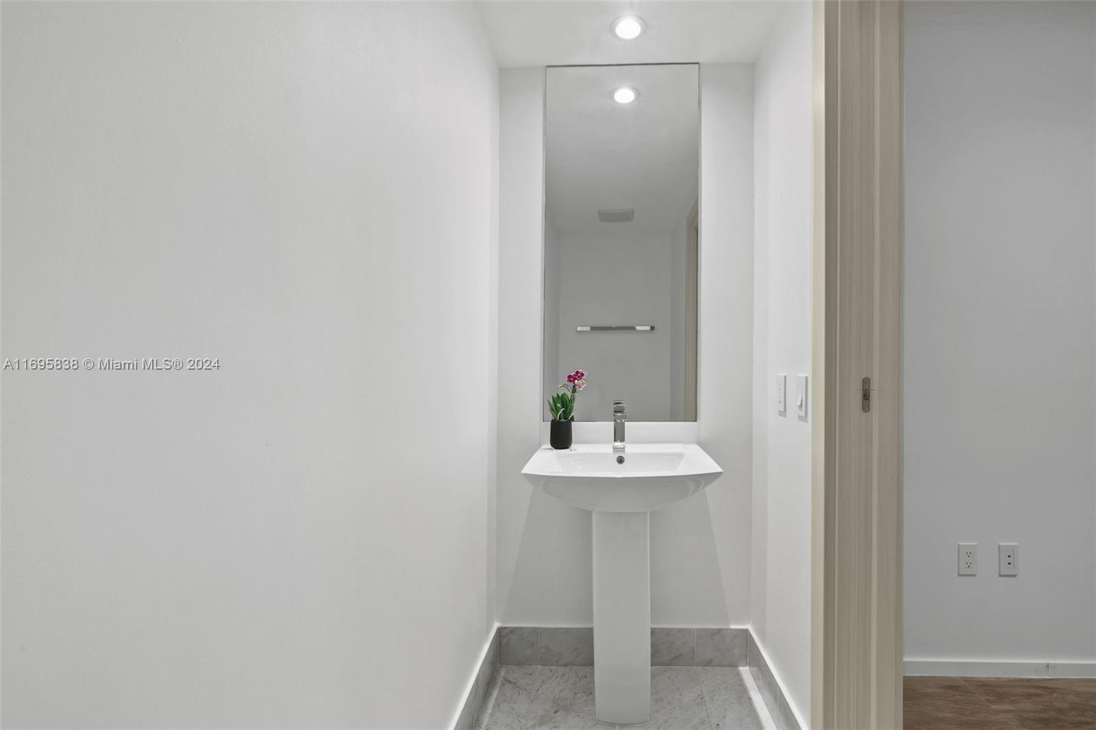 801 S Miami Ave #4002, Miami FL 33130