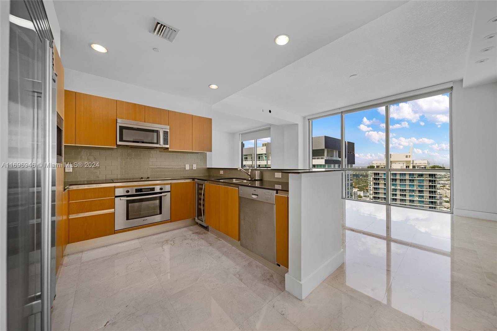 Exceptional Lower Penthouse in the sought-after 1060 Brickell Condominium! This corner unit on the 43rd floor boasts 3 bedrooms, 3 bathrooms, and 1,867 sqft of modern living space. Enjoy stunning west and south-facing views of the city and sunsets through floor-to-ceiling windows. The open layout features a sleek kitchen, marble floors, and abundant natural light.  Located in the heart of Brickell, this luxury building offers top-notch amenities including a pool, fitness center, concierge, and valet. Walk to shops, dining, and entertainment. Easy to show! Call LA for appointments.