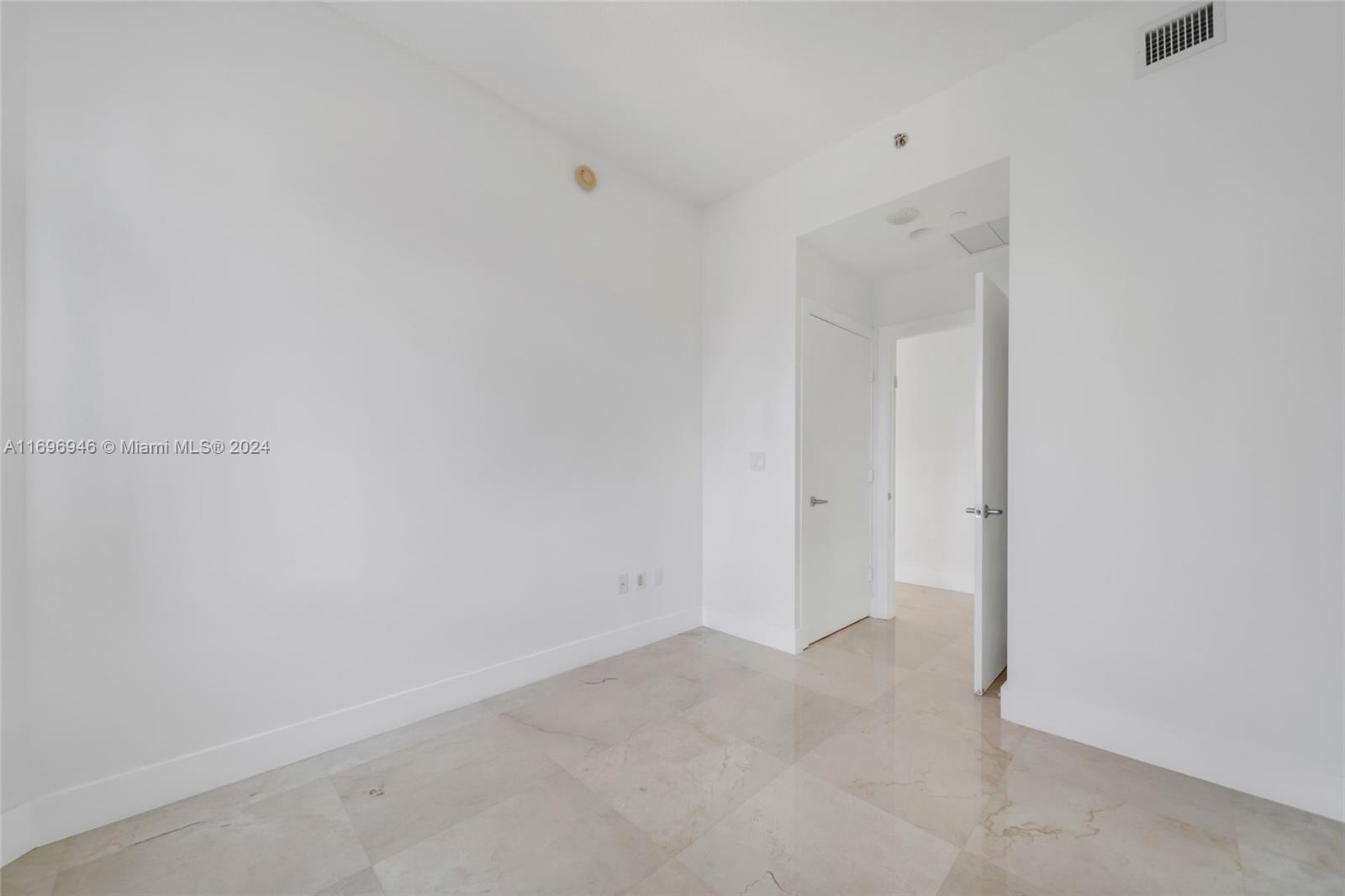 1060 Brickell Ave #4307, Miami, Florida image 28