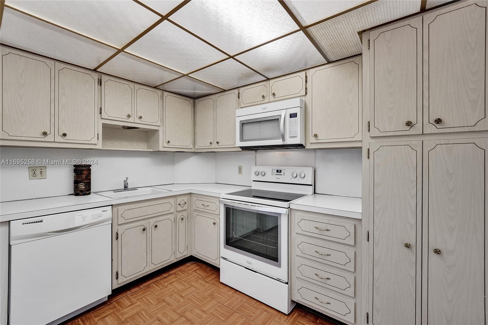 Listing Photo 17