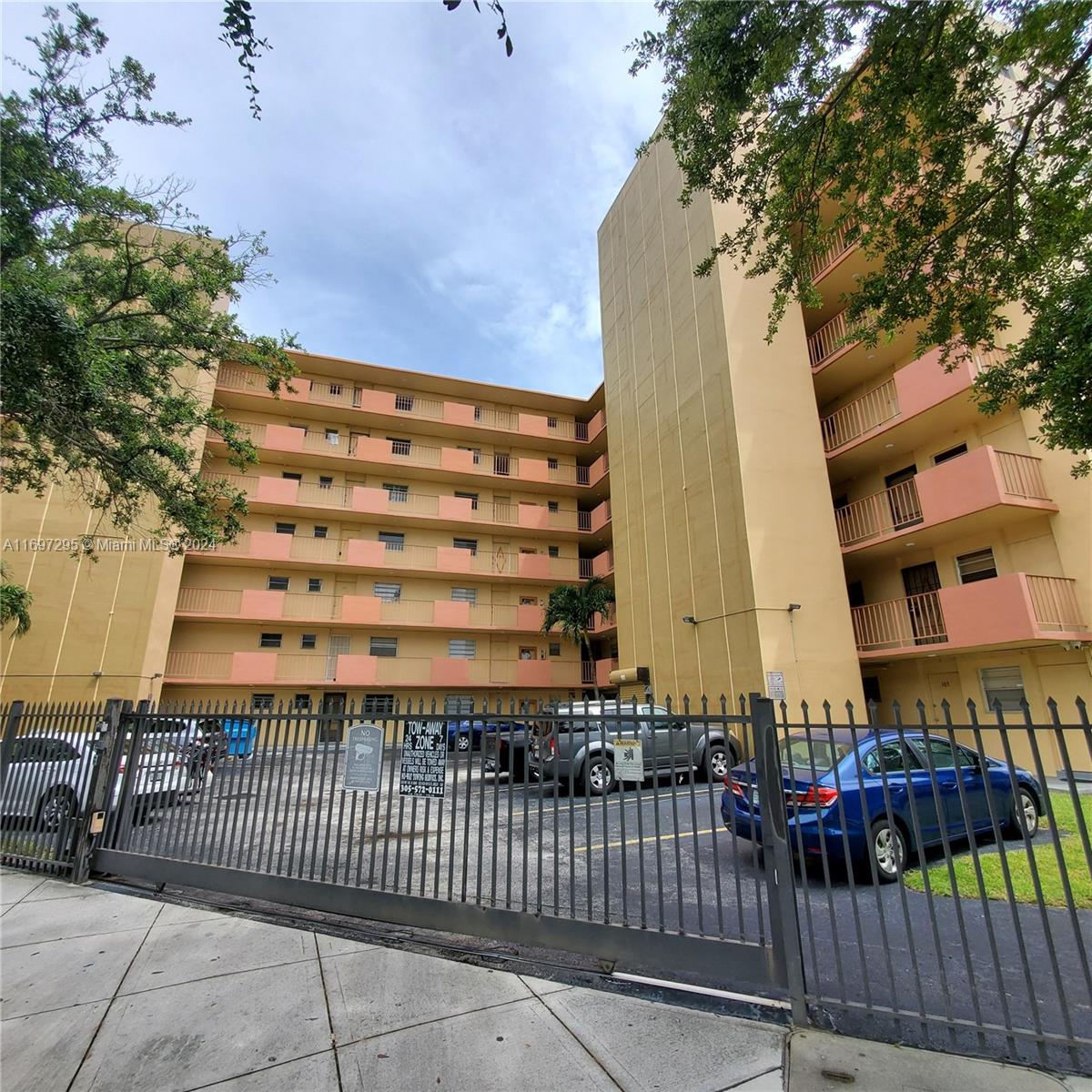 16400 NE 17th Ave #306, North Miami Beach, Florida image 1