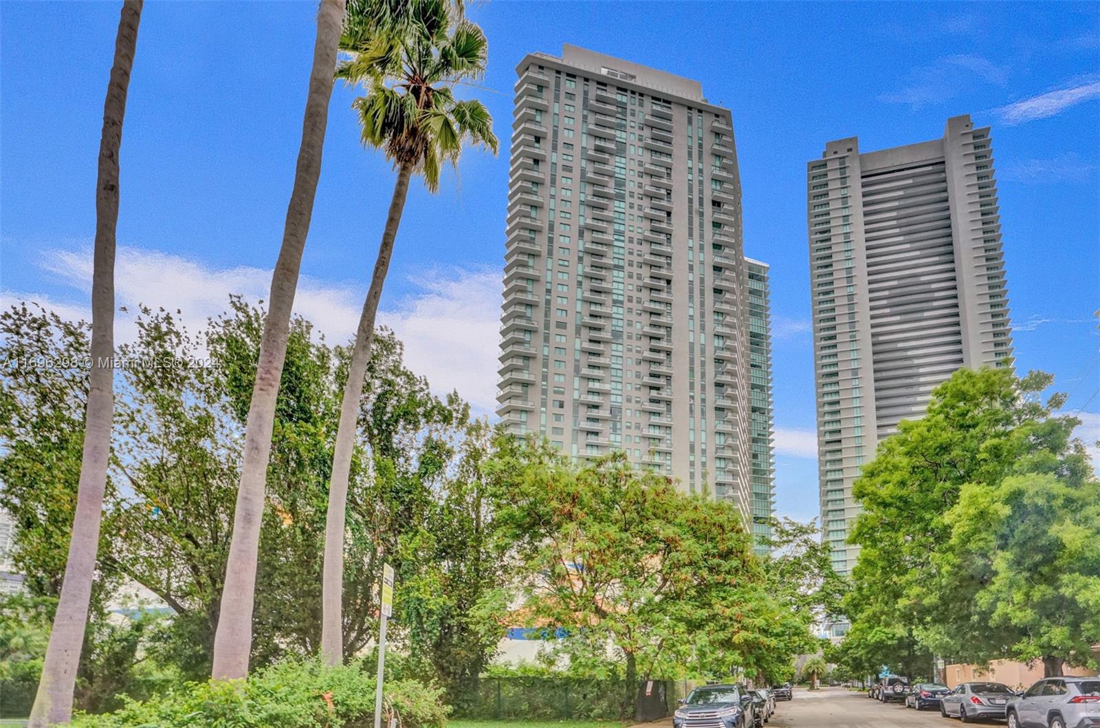 Beautifully designed and decorated corner unit with stunning views of Biscayne Bay. Attention to detail in every room of this gorgeous three-bedroom, ready to move in. Amenities include state of an art gymnasium, sky pool, summer kitchens, spa, tennis court, kids' room, clubhouse, the Amara Restaurant by award-winning chef Michael Schwartz and many more. Paraiso Bayviews is in Miami's hottest new area close to the Design District, Midtown, a few miles from the beaches, downtown Miami, and Miami International airport. See Broker's Remark.