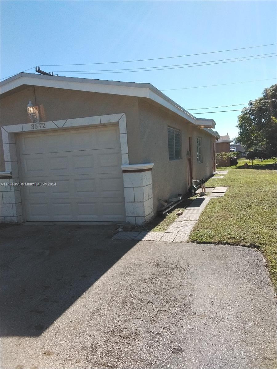 3572 NW 35th St, Lauderdale Lakes, Florida image 2