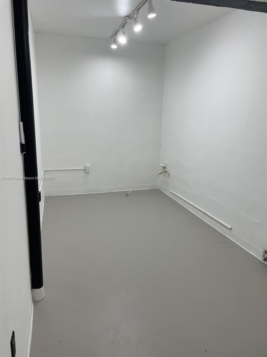 Listing Photo 8