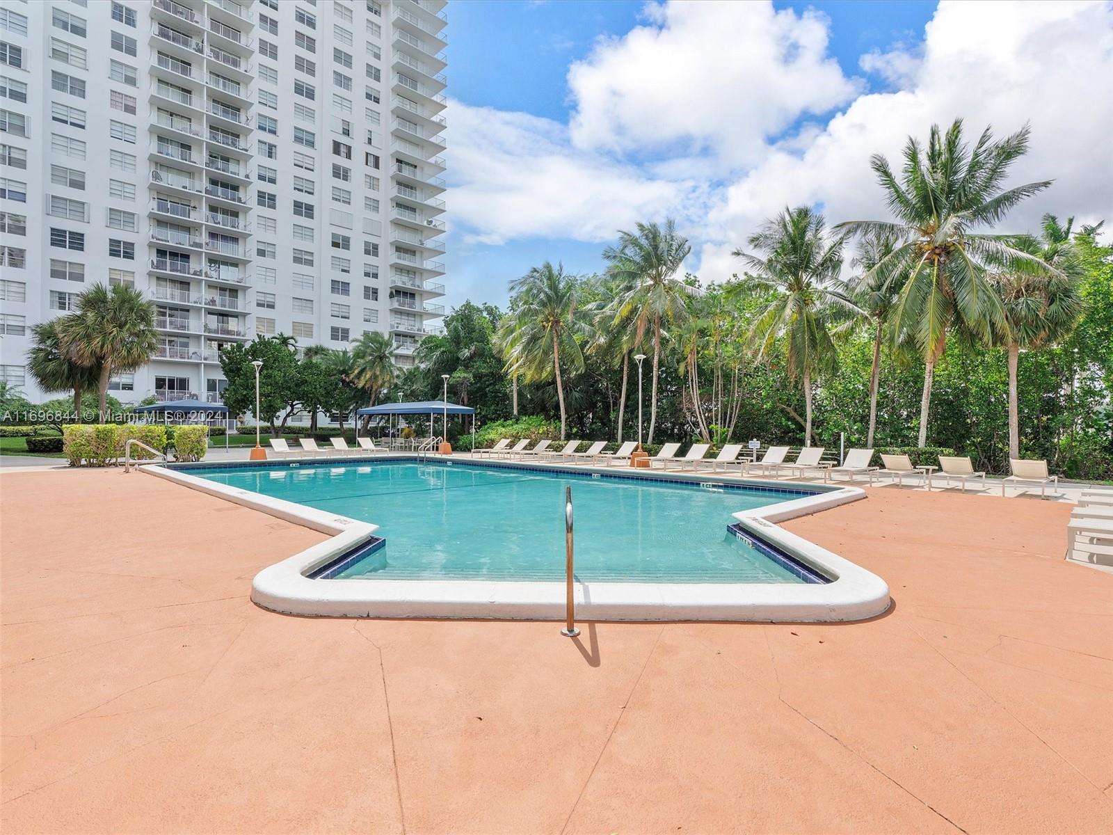 2851 NE 183rd St #2112E, Aventura, Florida image 17