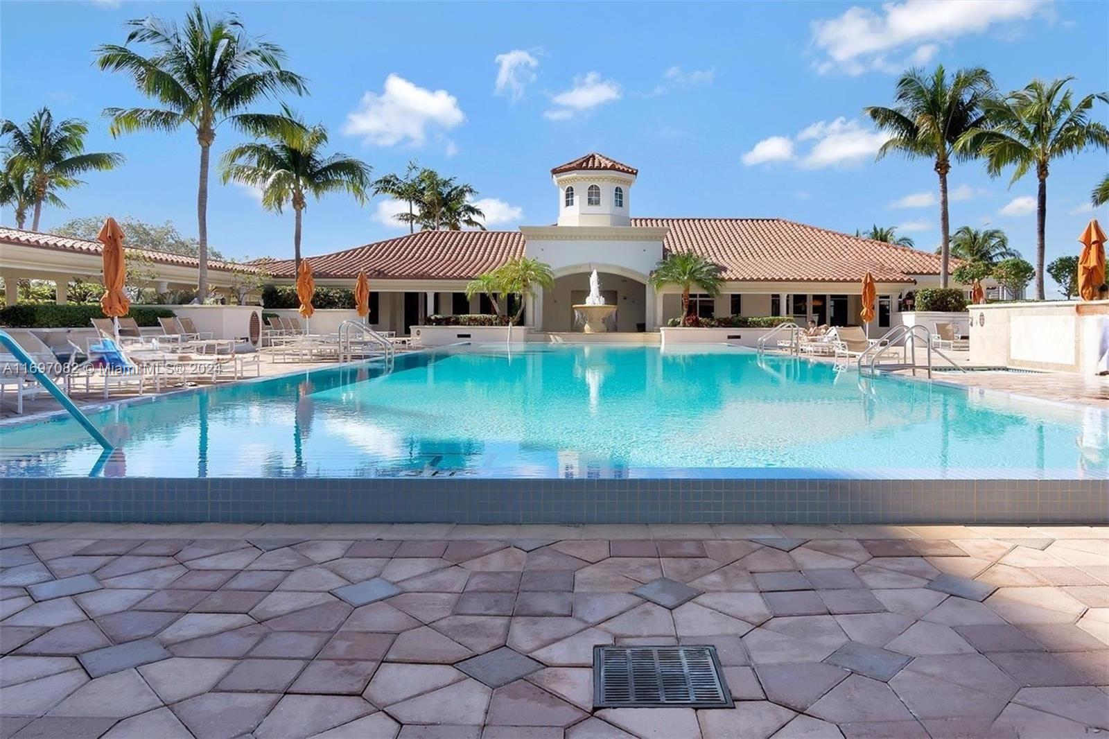 19900 E Country Club Dr #114, Aventura FL 33180