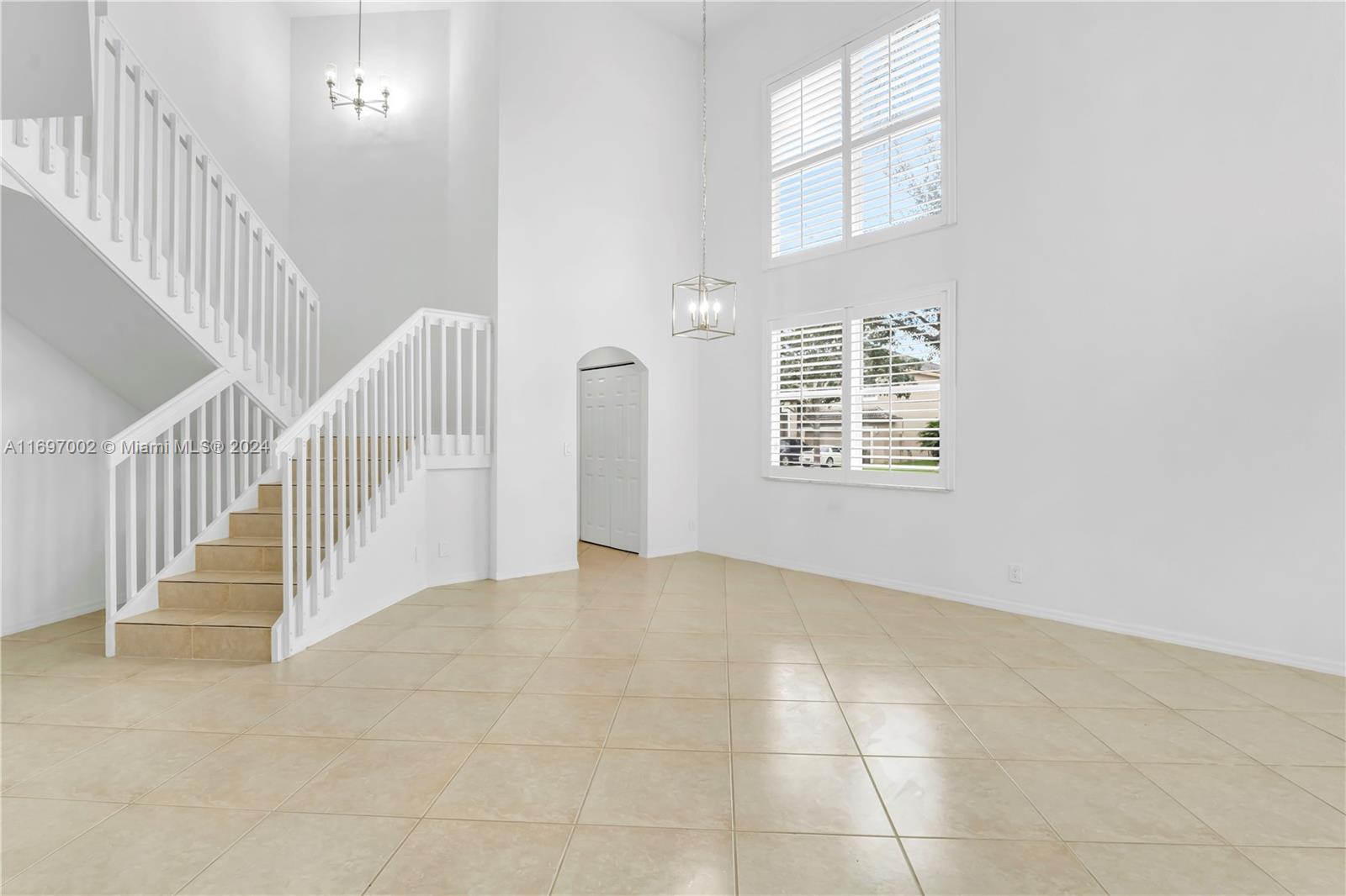 16730 Sapphire Ct, Weston, Florida image 9