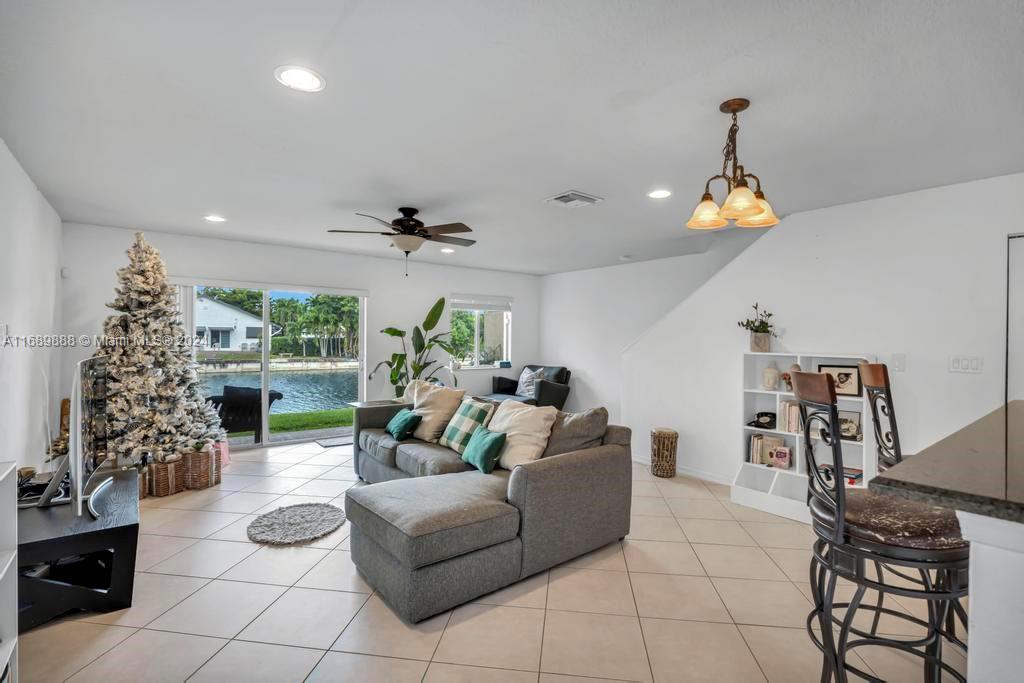 8989 Chambers St, Tamarac, Florida image 3