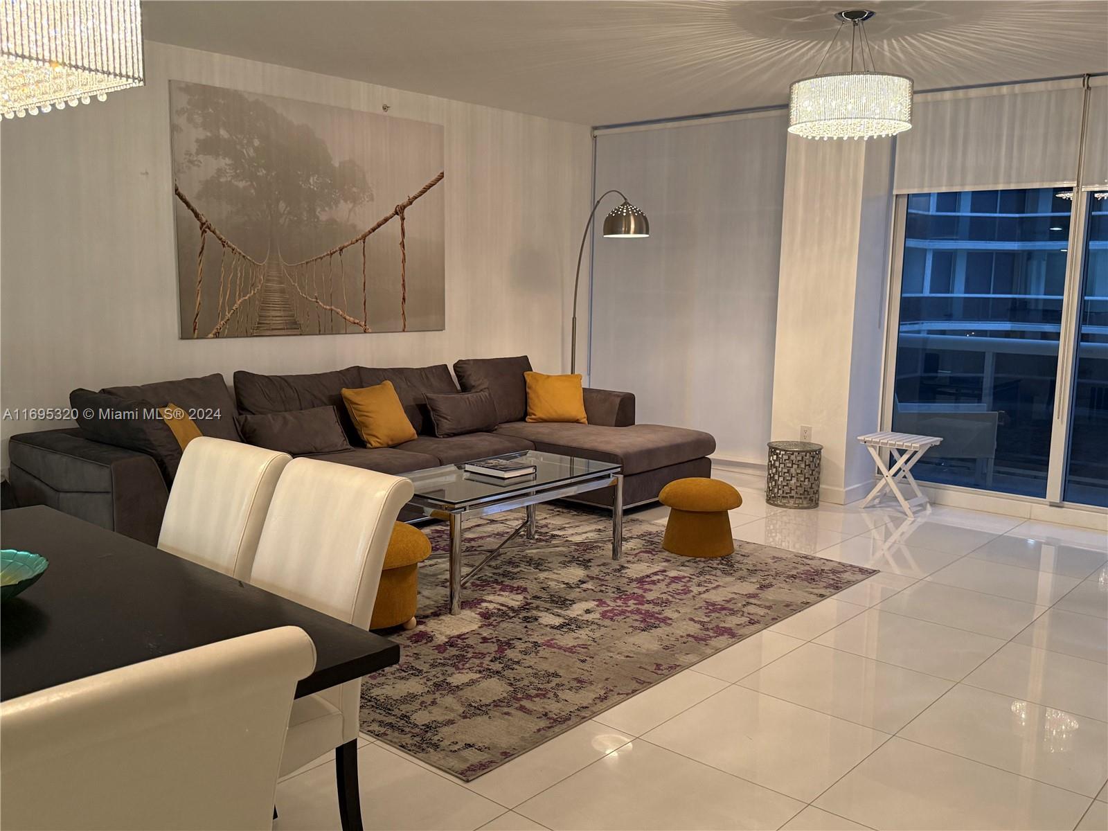 Apartamento à Venda em Surfside, FL