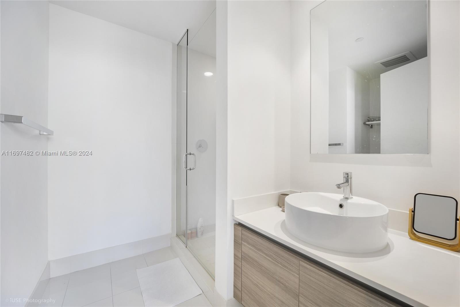 121 NE 34th St #1715, Miami FL 33137