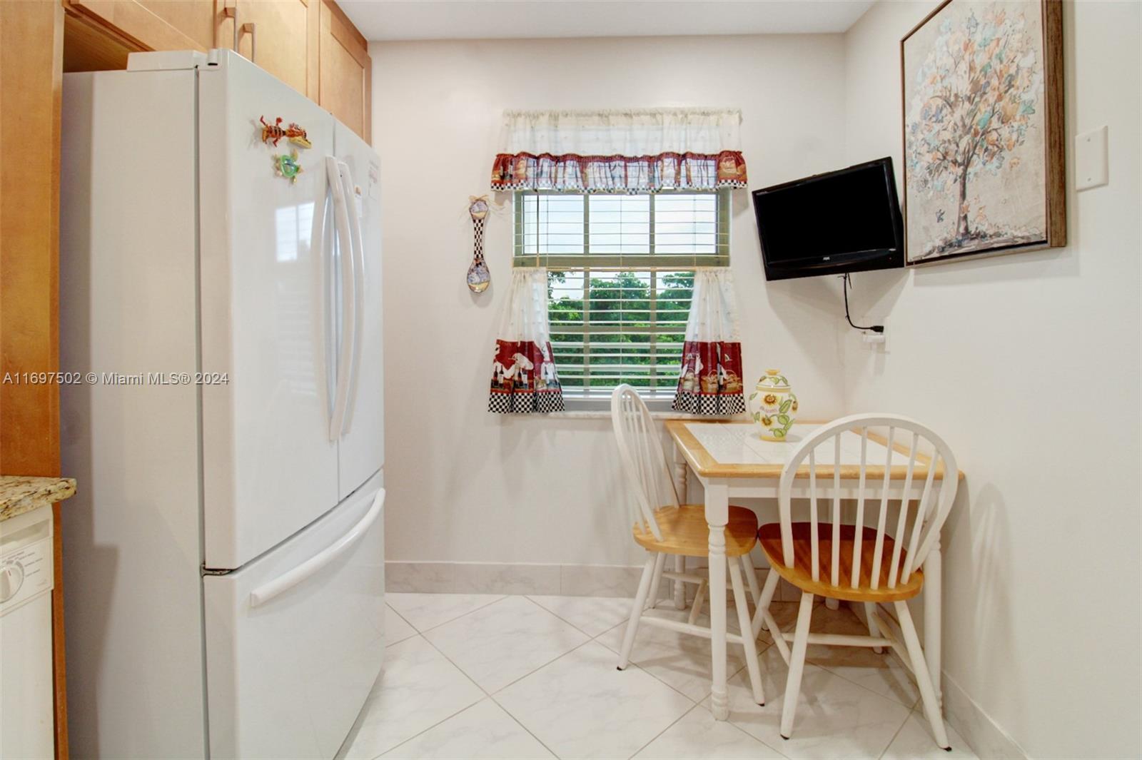 575 Oaks Ln #502, Pompano Beach, Florida image 3