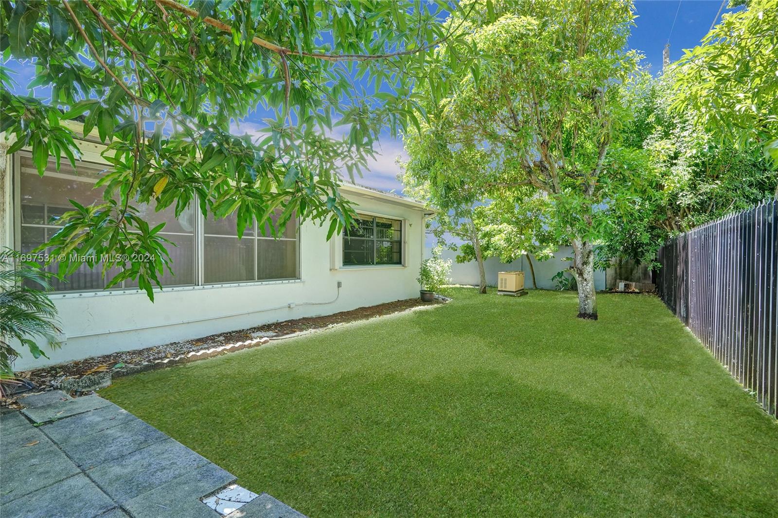 8351 NW 25th St, Sunrise, Florida image 38