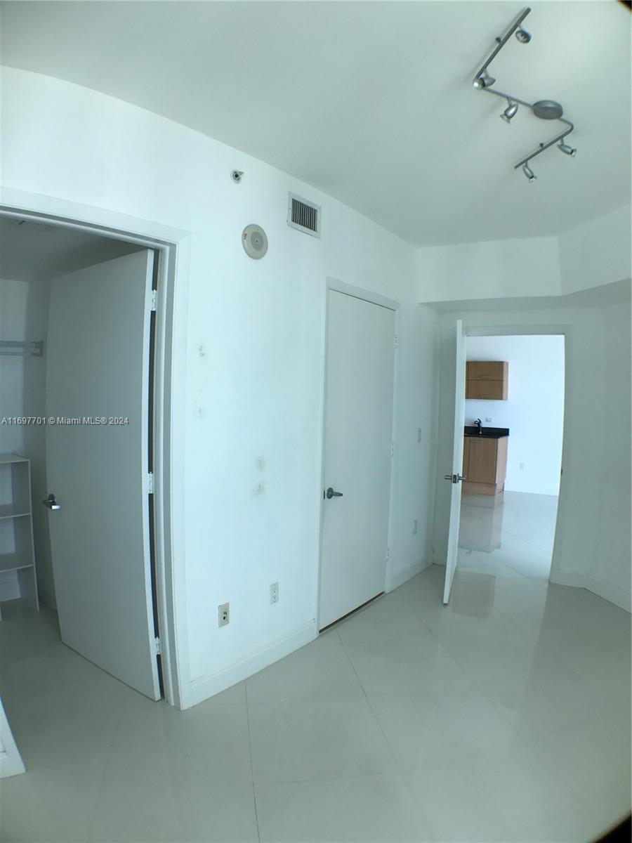 350 S Miami Ave #3309, Miami FL 33130