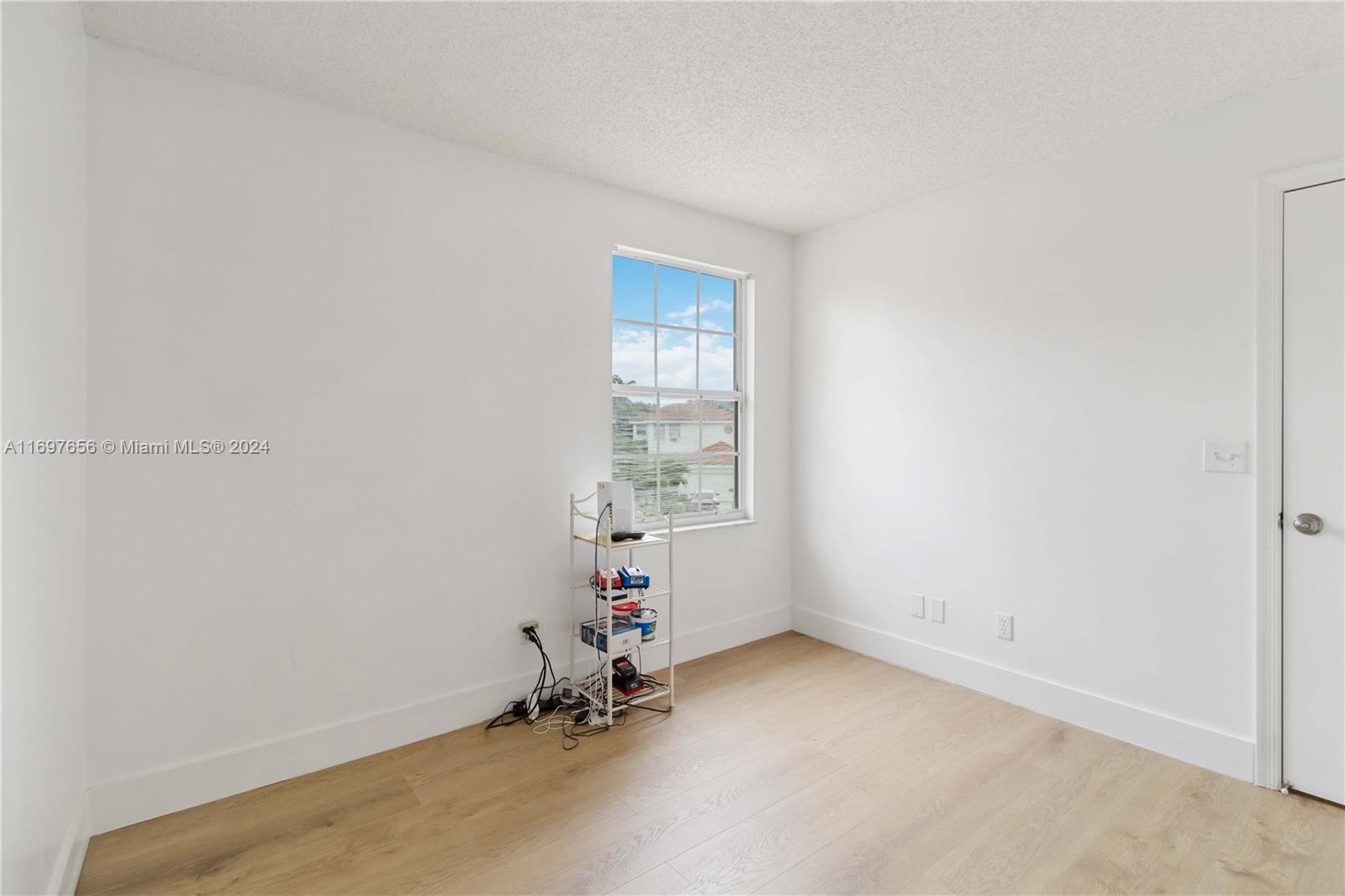Listing Photo 16