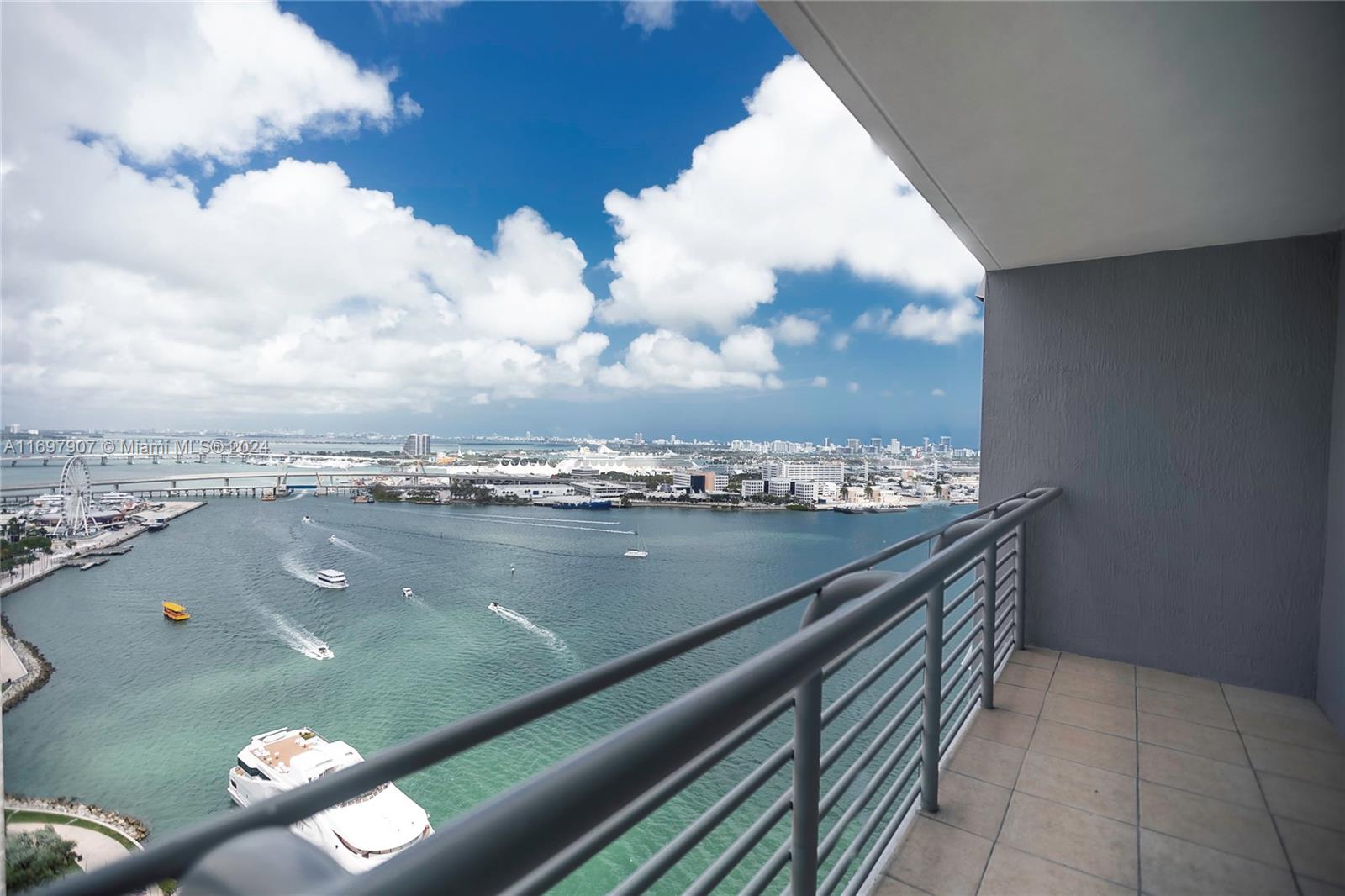 Beautiful condo with direct views of Biscayne Bay and Miami Skyline. Condo has marble floors with Italian kitchen
cabinets and marble top baths. Bldg amenities incl: 2 swimming pools, 2 fitness centers, 2 party rooms, sauna,
Jacuzzi, convenience store, 24 hours security, valet and concierge. Centrally located within walking distance to
Brickell City Centre, Mary Brickell Village, Performance Center, Arena, minutes to Design District, SoBe, Key
Biscayne, Grove, Gables and Airport.