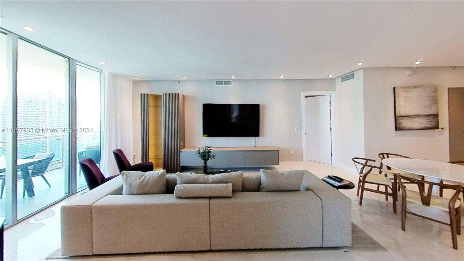 350 S Miami Ave #3902, Miami FL 33130